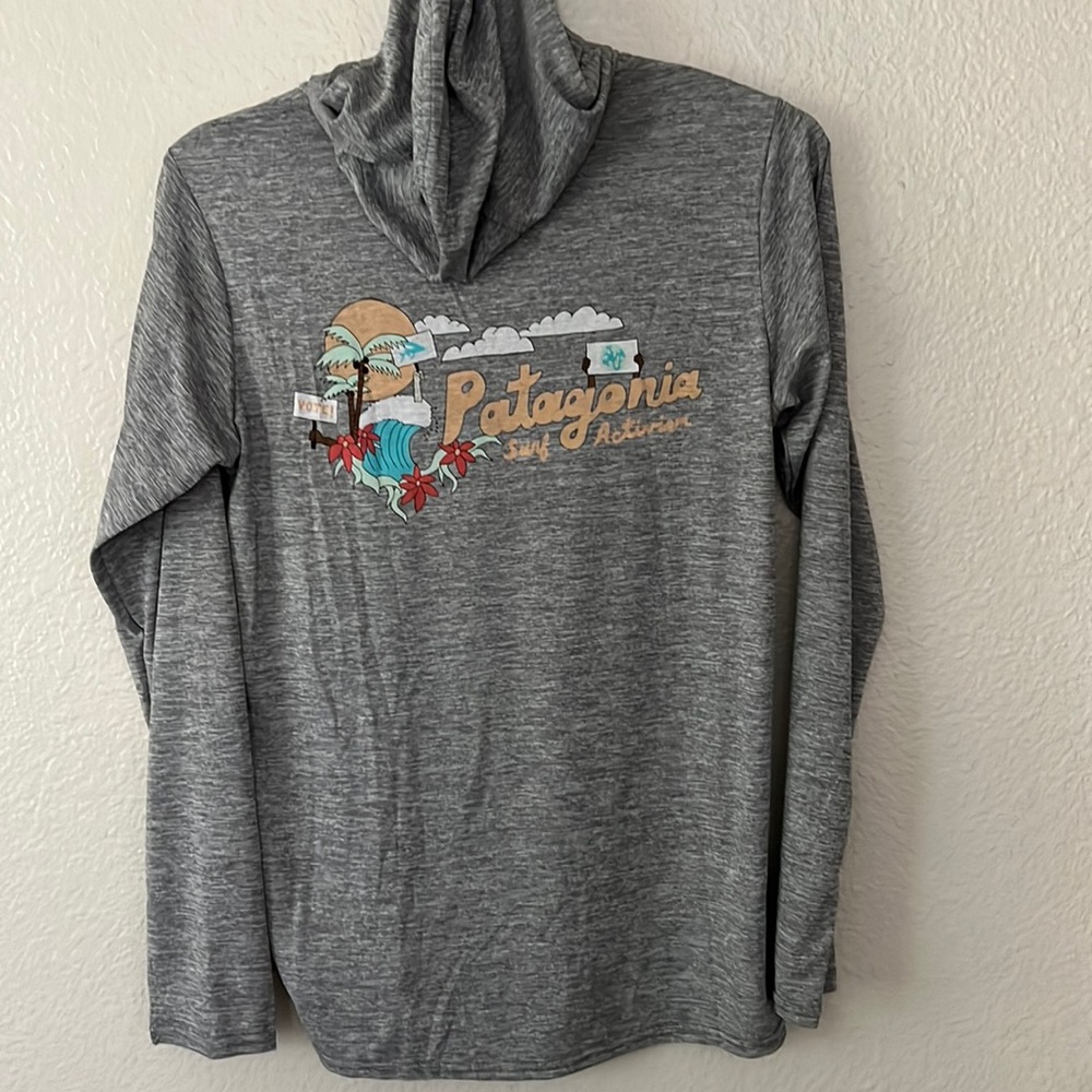 NWT Women's Rare Patagonia Graphic Hoodie - Picture 2 of 8
